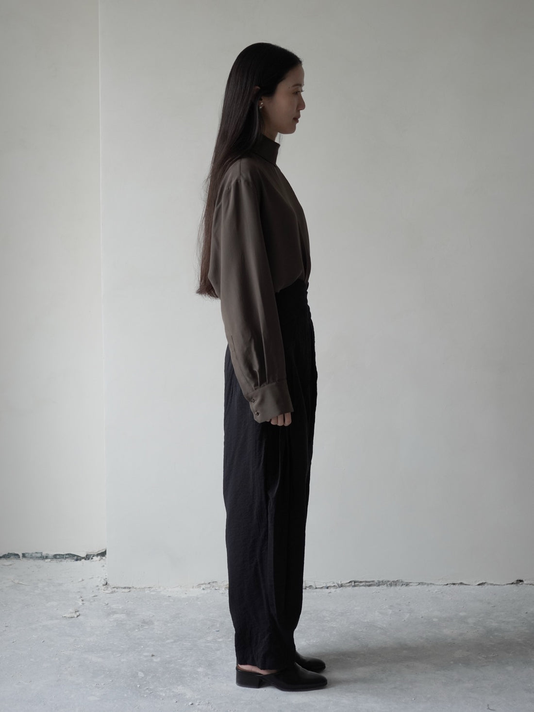 Asymmetrical Multi-Buttoned Silk Blouse・Dark Taupe