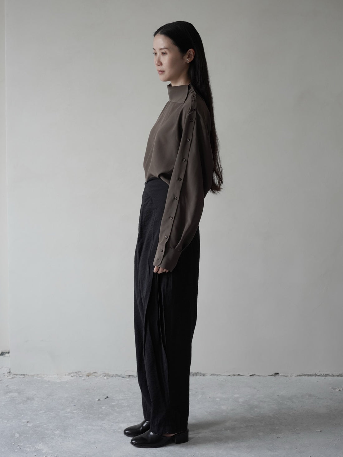 Asymmetrical Multi-Buttoned Silk Blouse・Dark Taupe