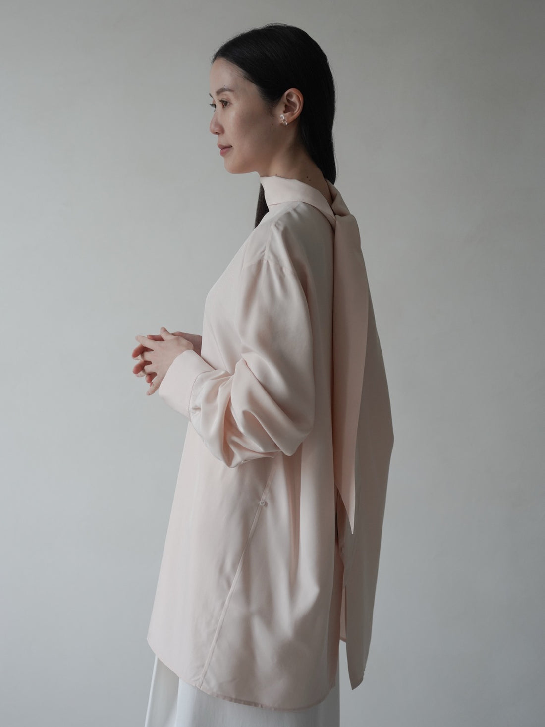 Collar Tie Back Silk Blouse・Nude