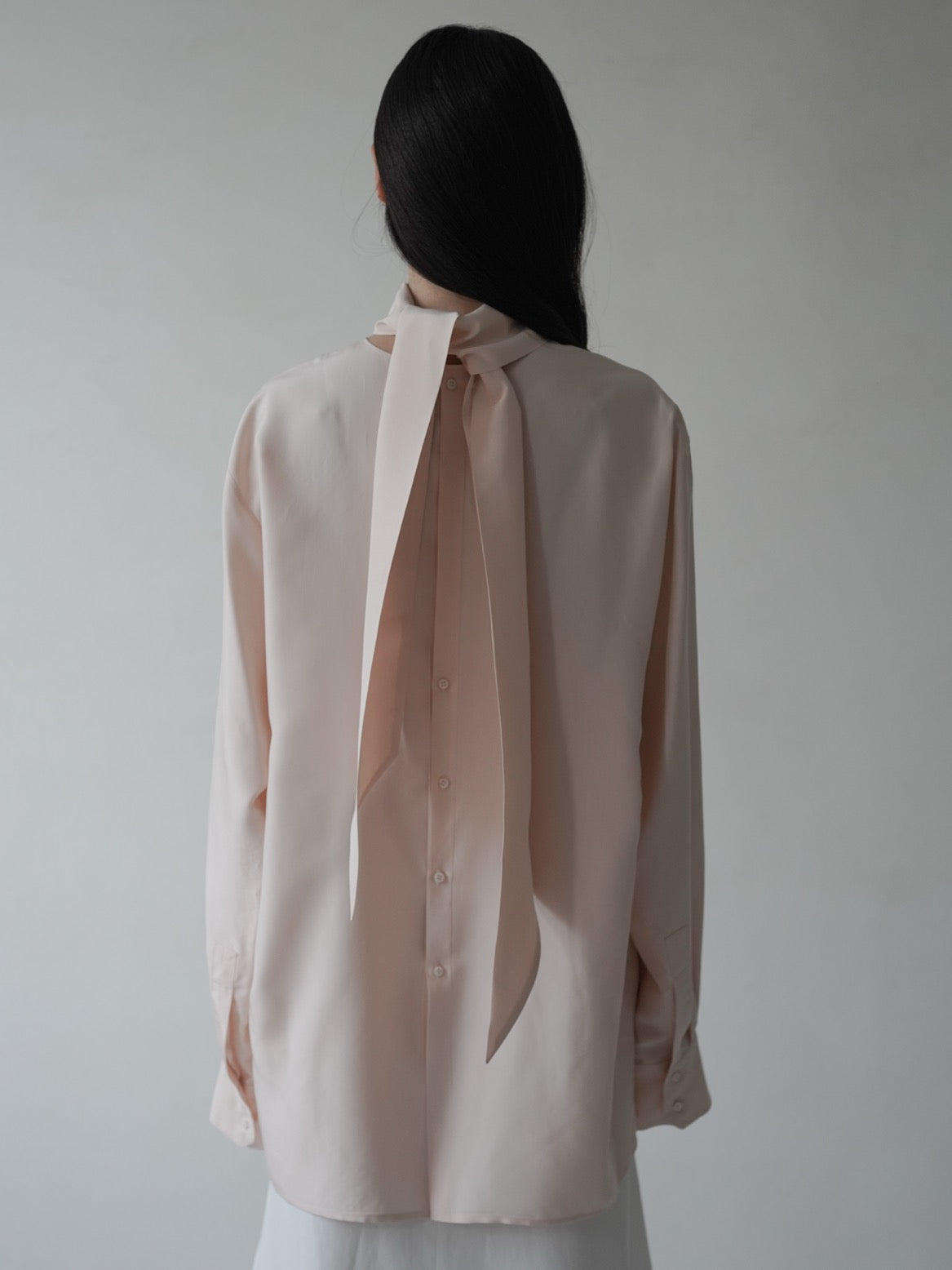 Collar Tie Back Silk Blouse・Nude
