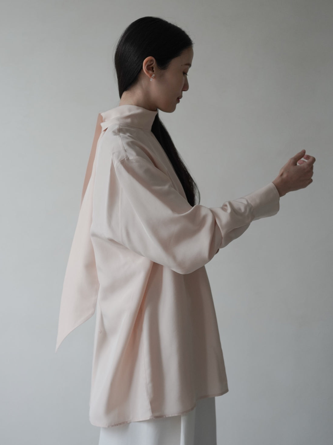 Collar Tie Back Silk Blouse・Nude