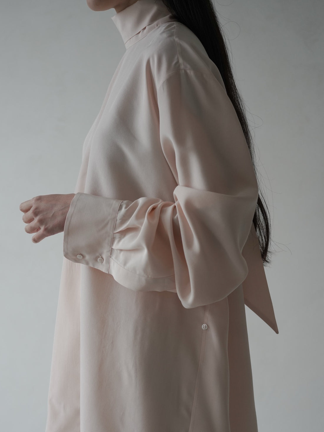 Collar Tie Back Silk Blouse・Nude