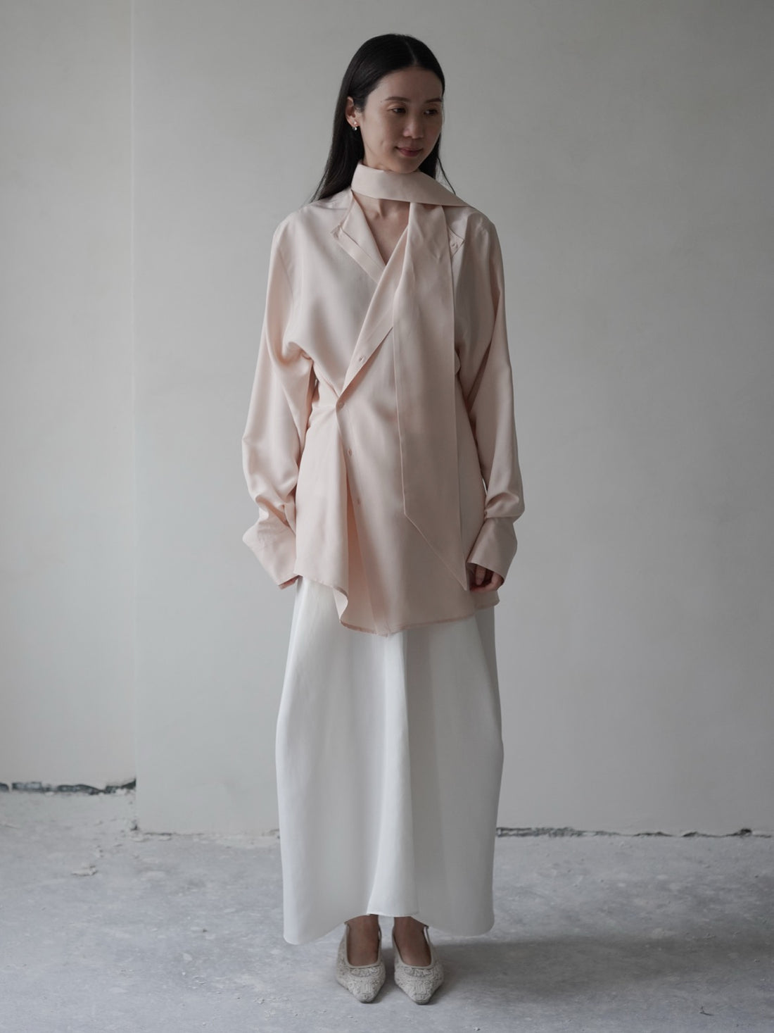 Collar Tie Back Silk Blouse・Nude