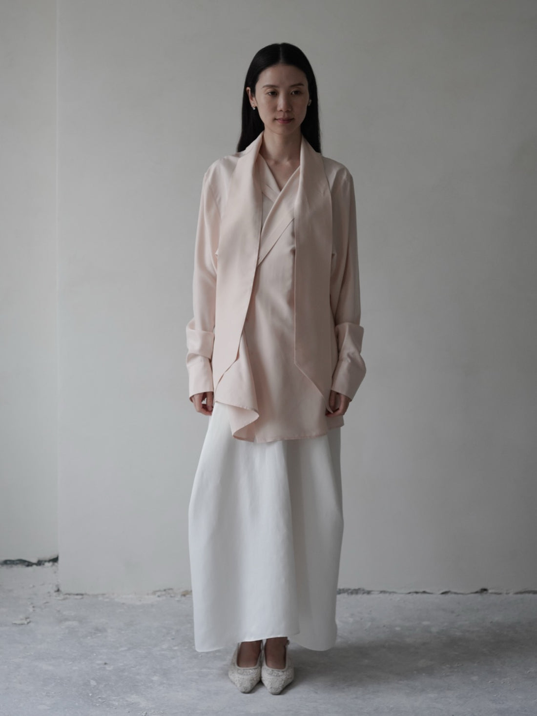 Collar Tie Back Silk Blouse・Nude