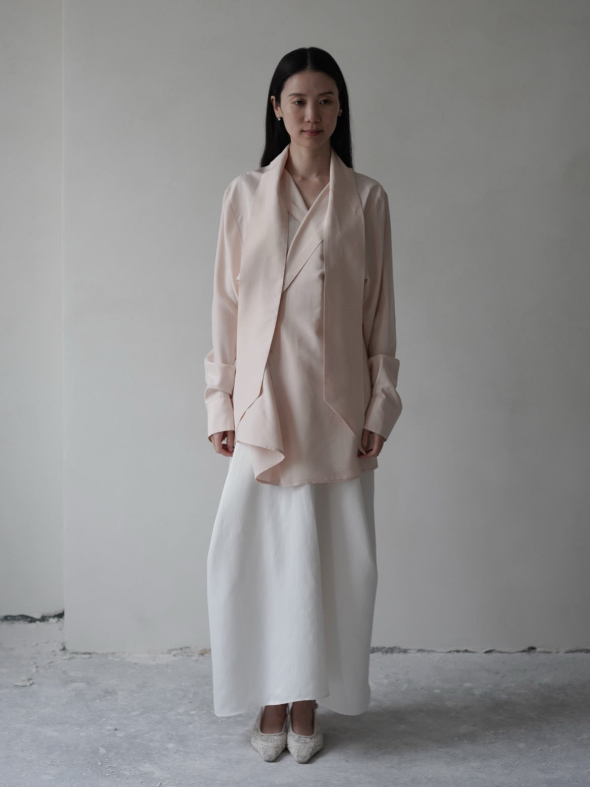 Collar Tie Back Silk Blouse・Nude