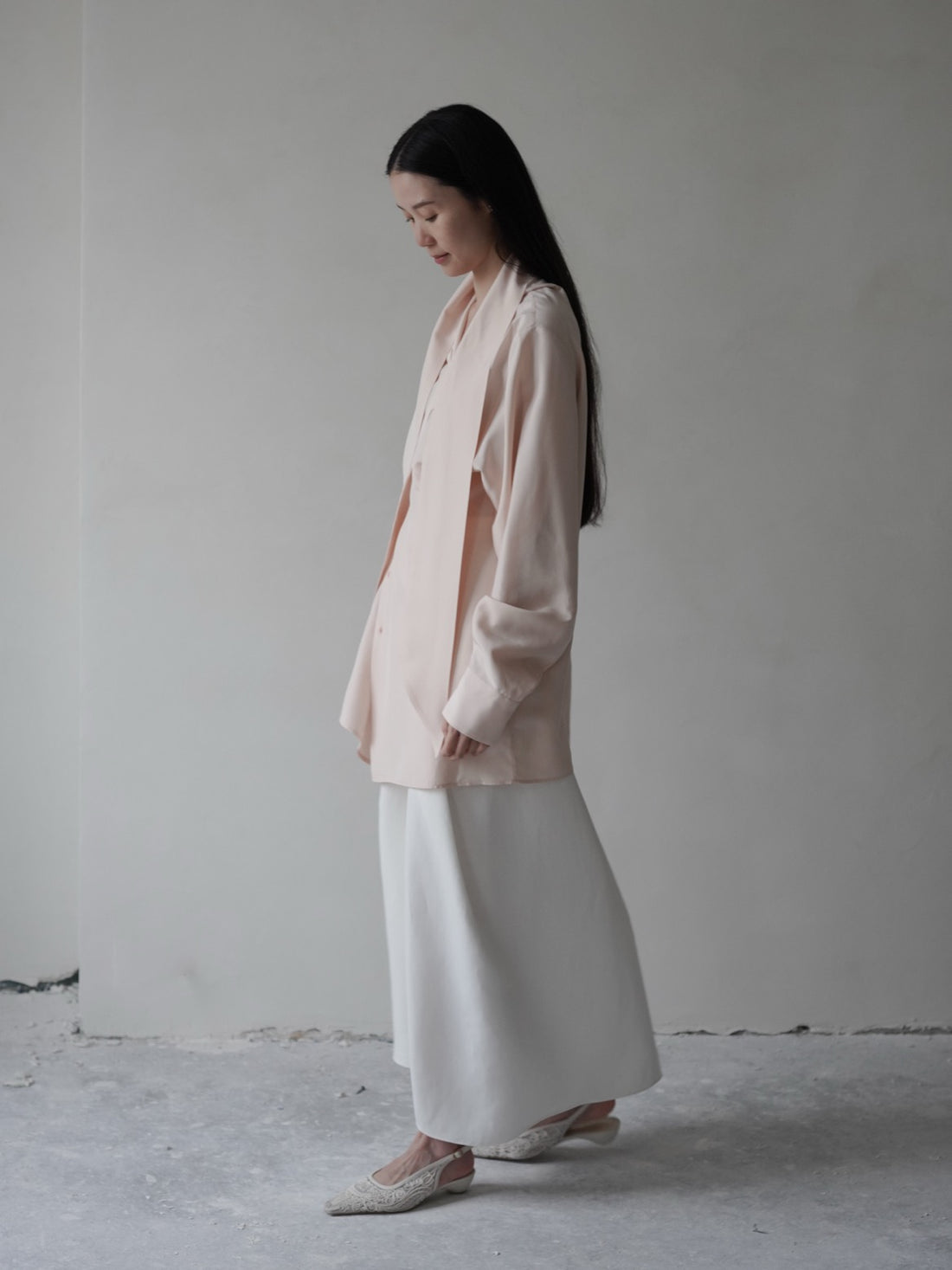 Collar Tie Back Silk Blouse・Nude