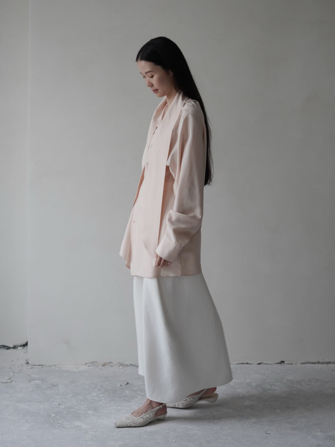 Collar Tie Back Silk Blouse・Nude