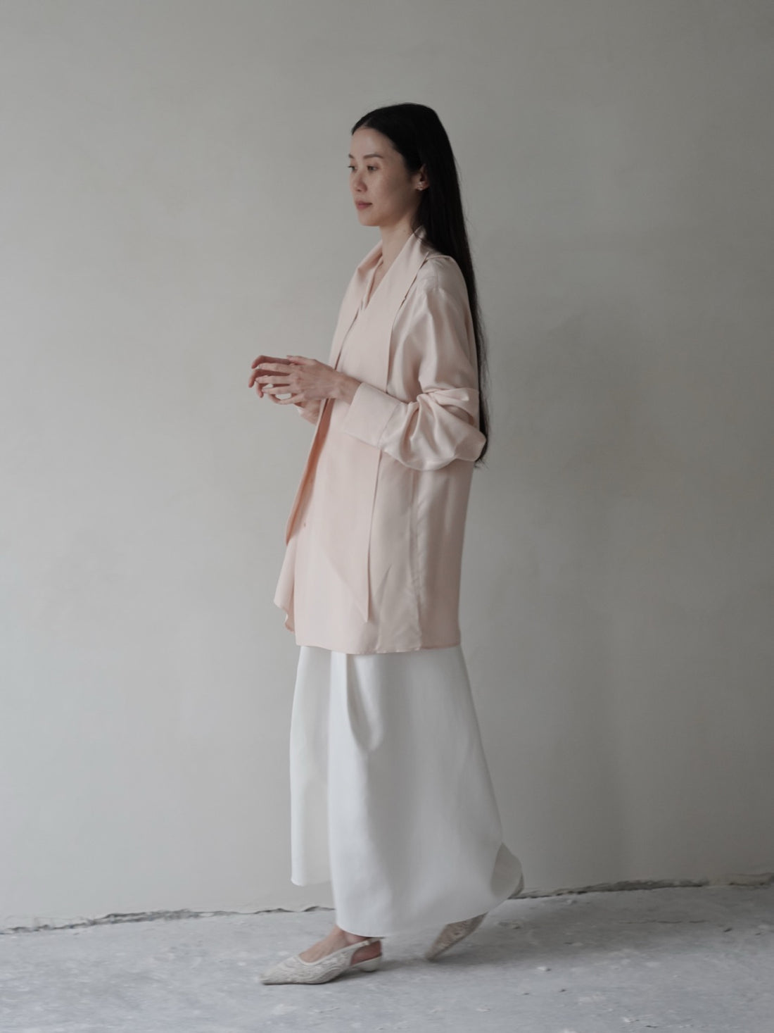 Collar Tie Back Silk Blouse・Nude
