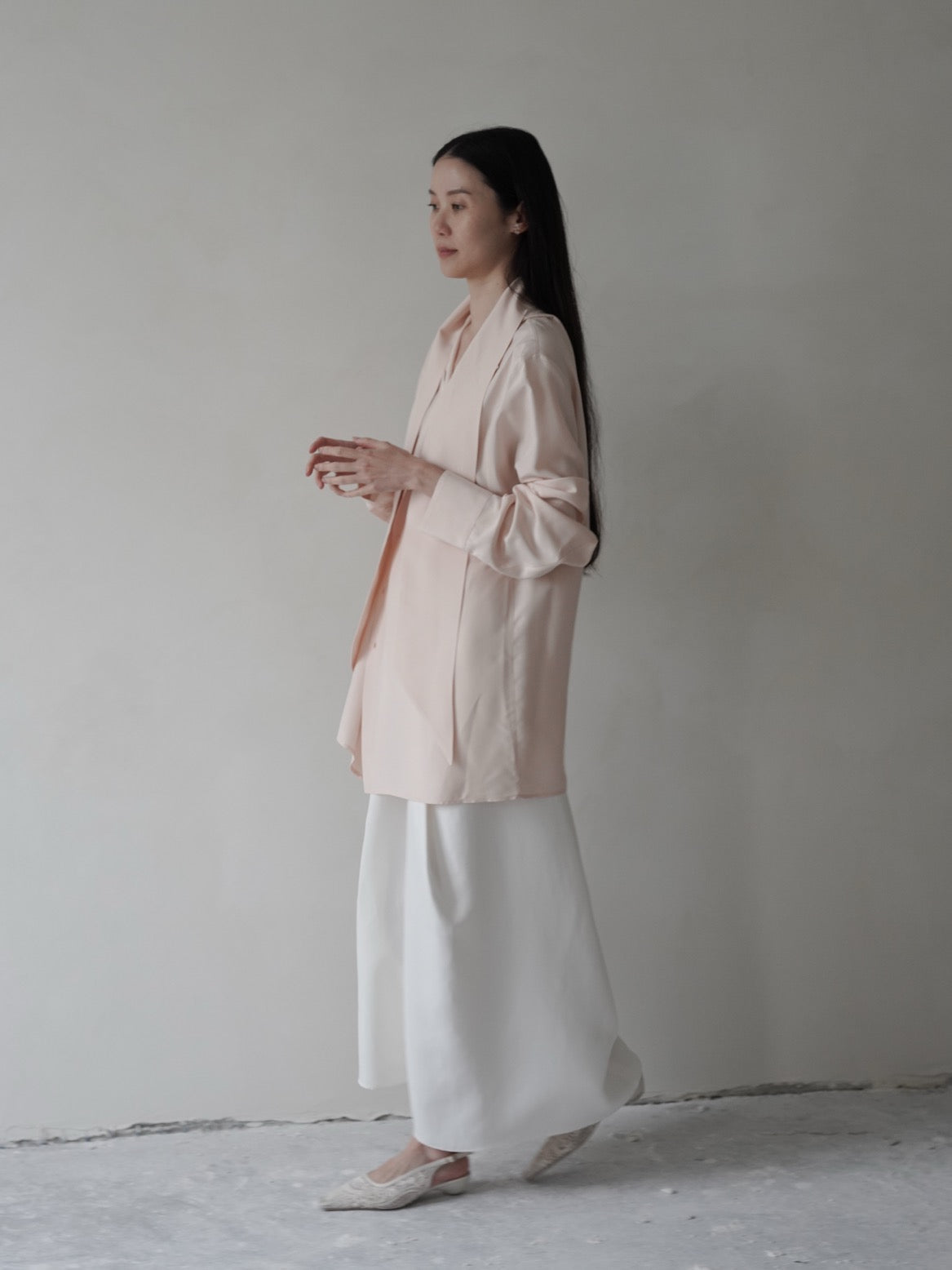 Collar Tie Back Silk Blouse・Nude