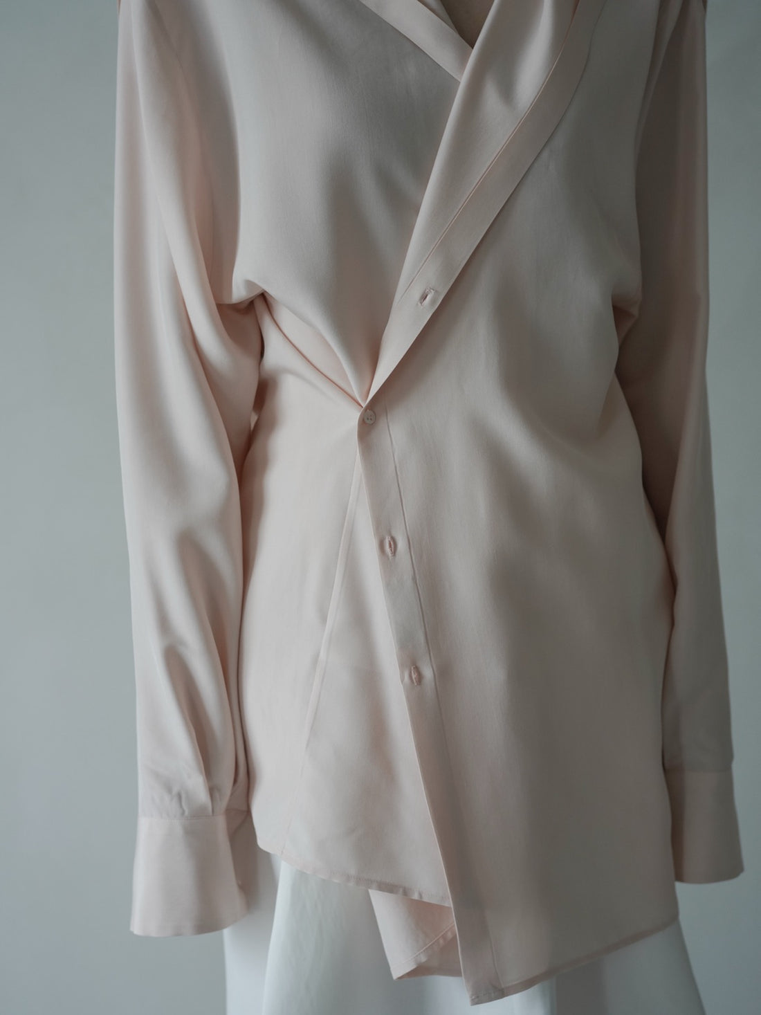 Collar Tie Back Silk Blouse・Nude
