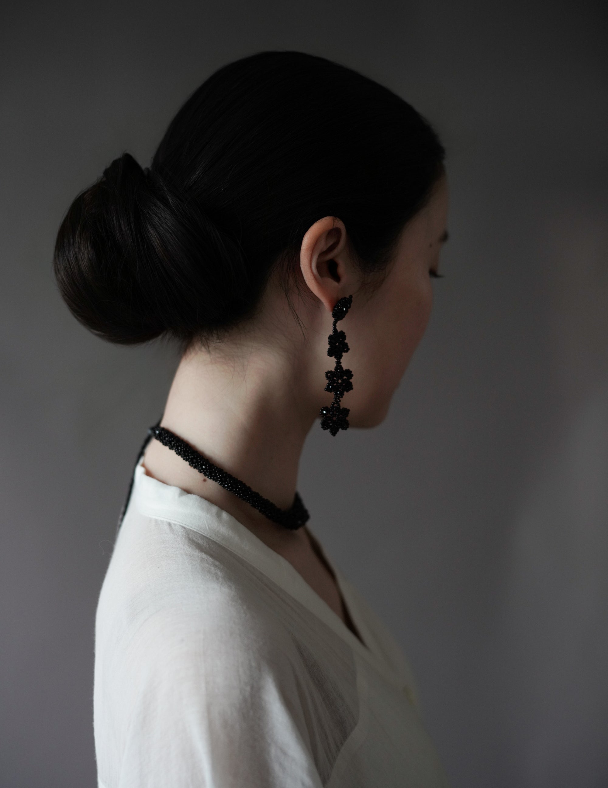 Beaded Flower Earrings・Black