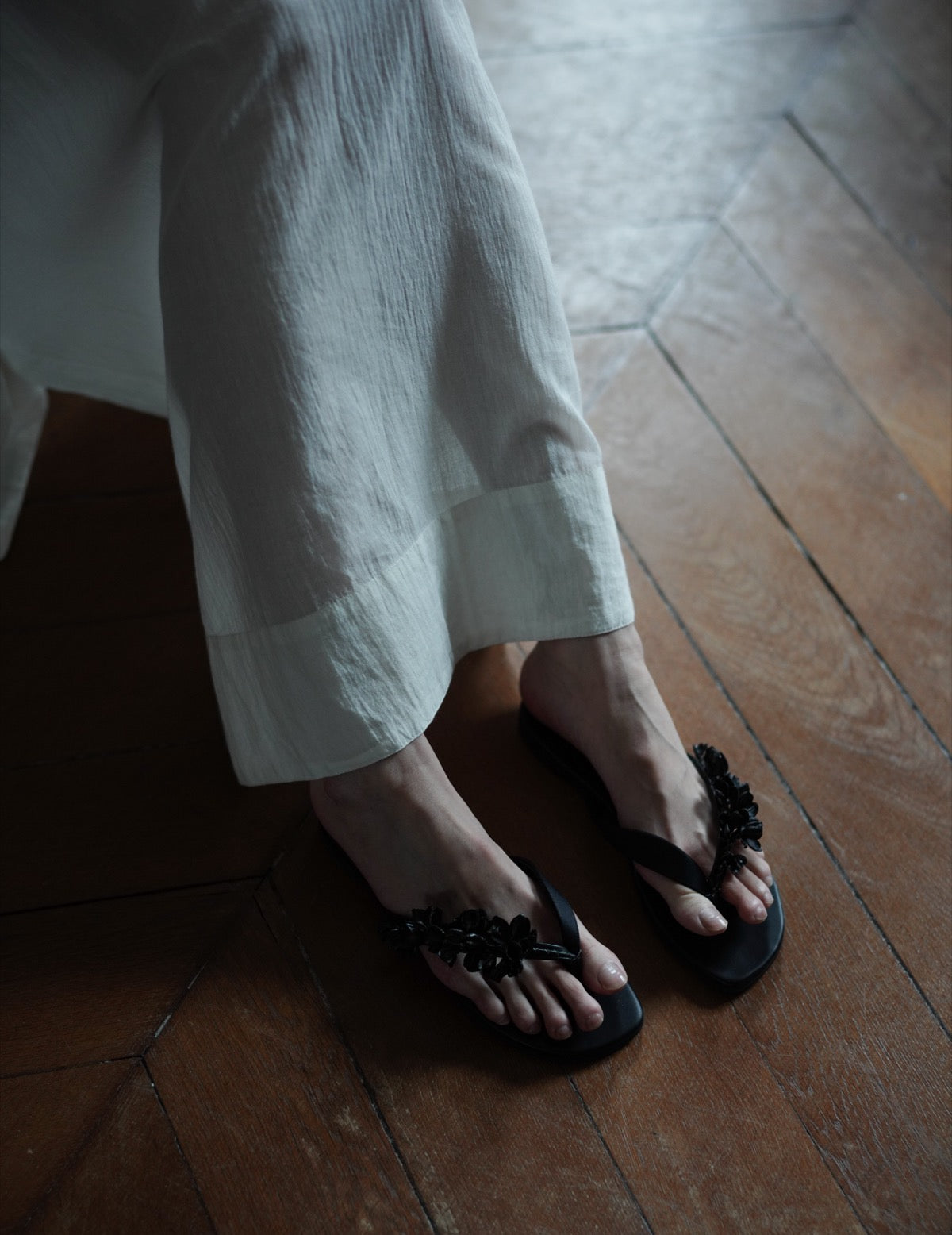 Floral Motif Sandals・Black