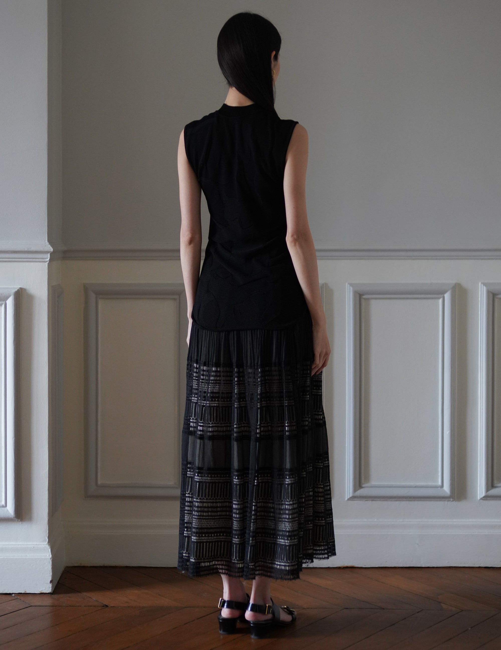 Woman Figure Sleeveless Knitted Top・Black