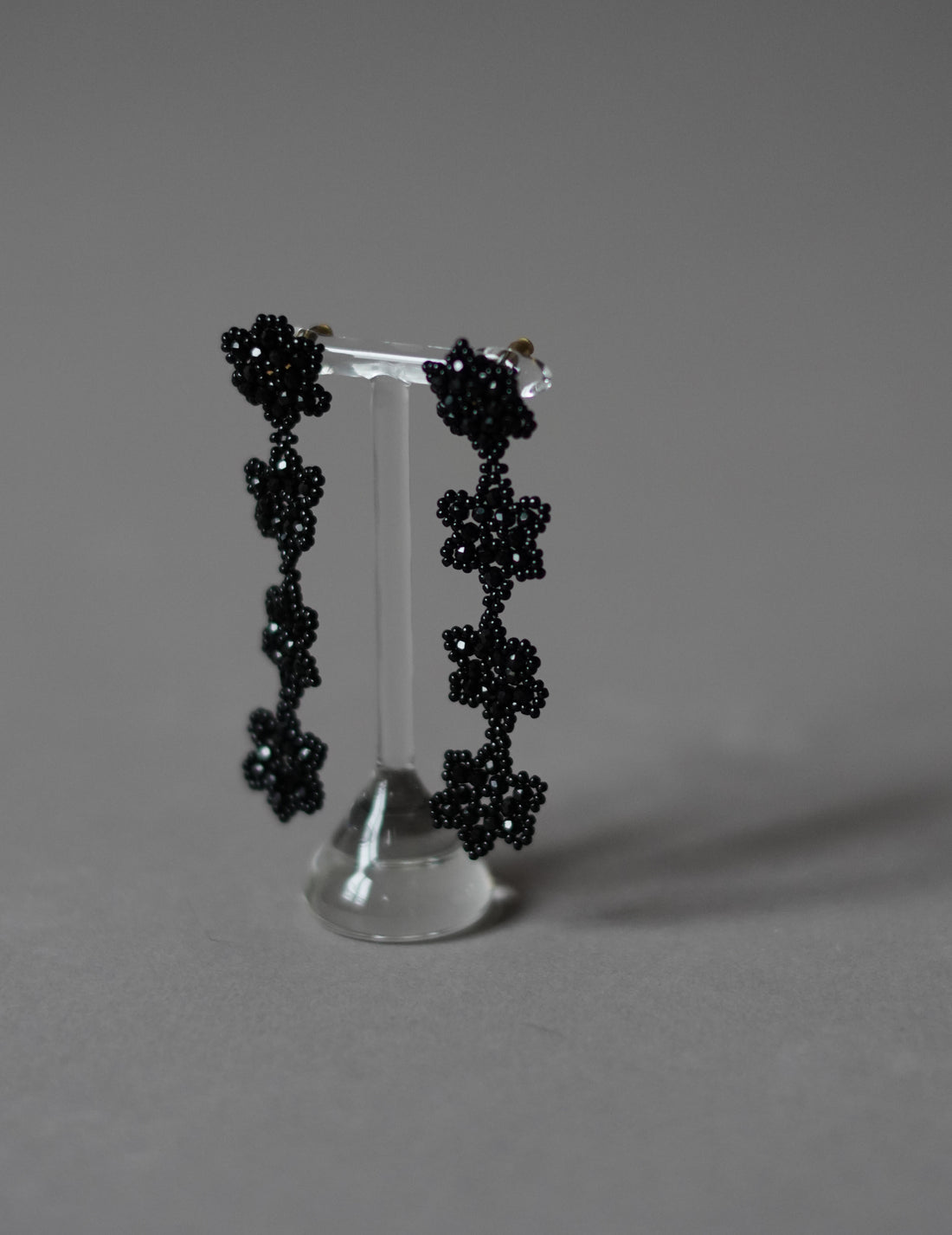 Beaded Flower Earrings・Black