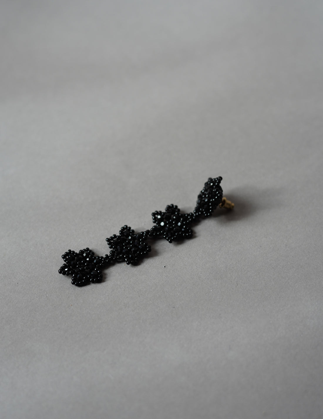 Beaded Flower Earrings・Black