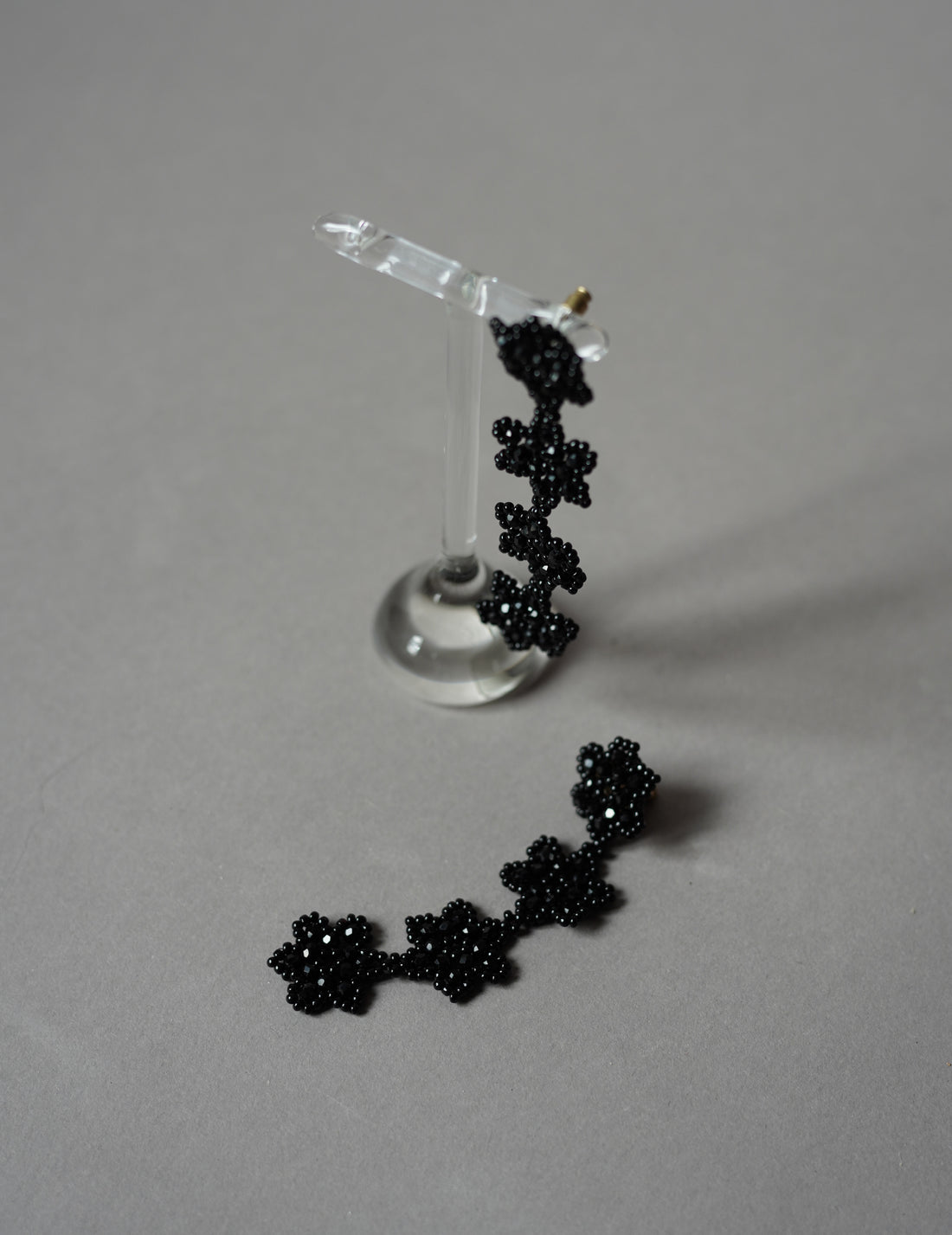 Beaded Flower Earrings・Black