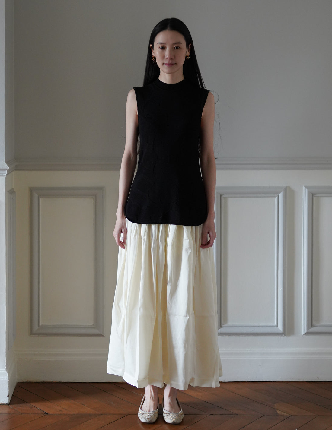 Woman Figure Sleeveless Knitted Top・Black