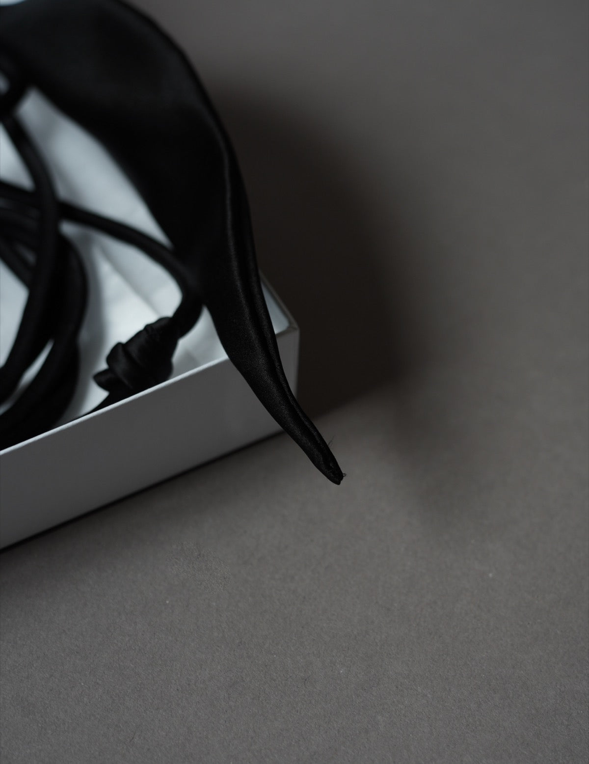 Floral Motif Silk Belt · Black