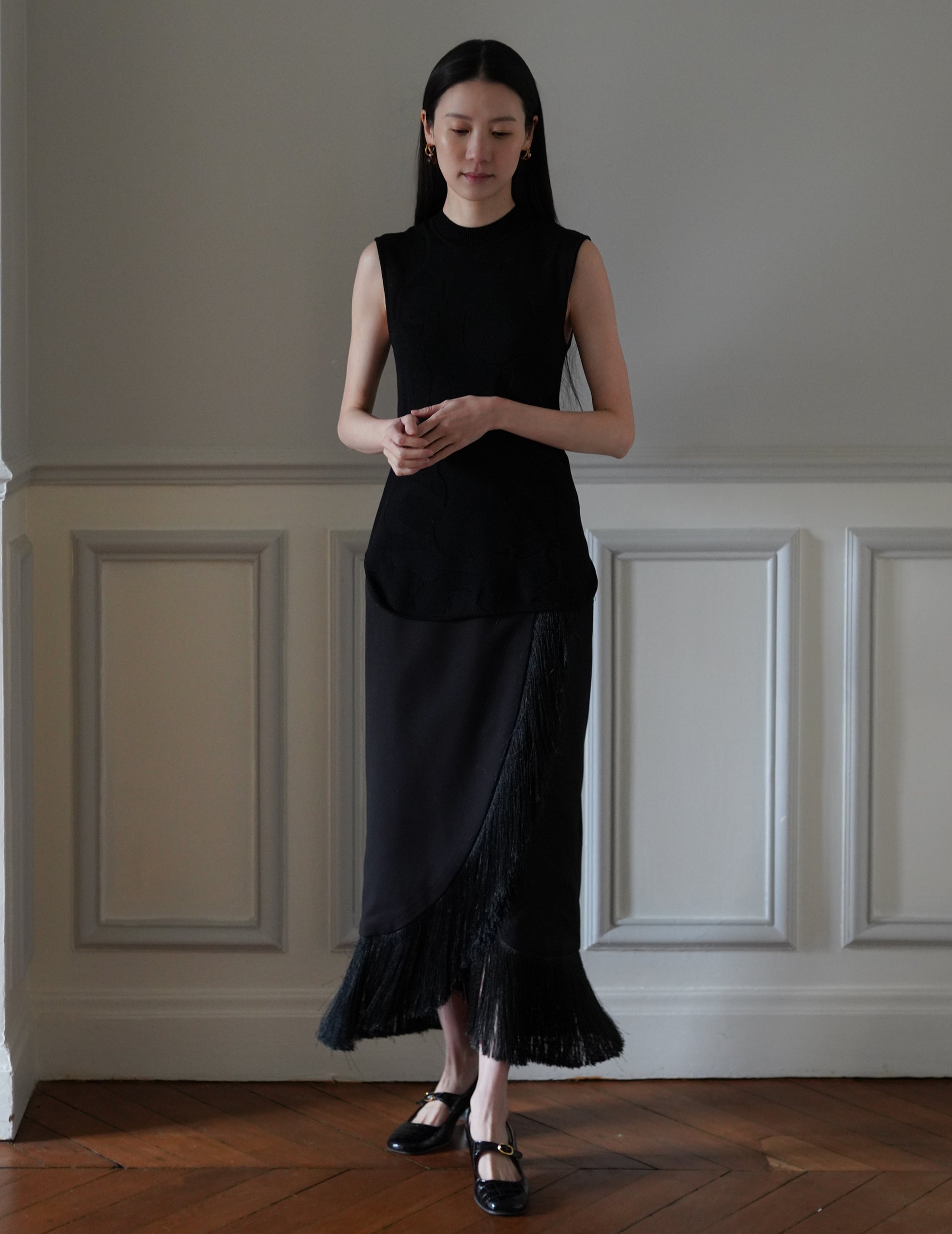 Woman Figure Sleeveless Knitted Top・Black