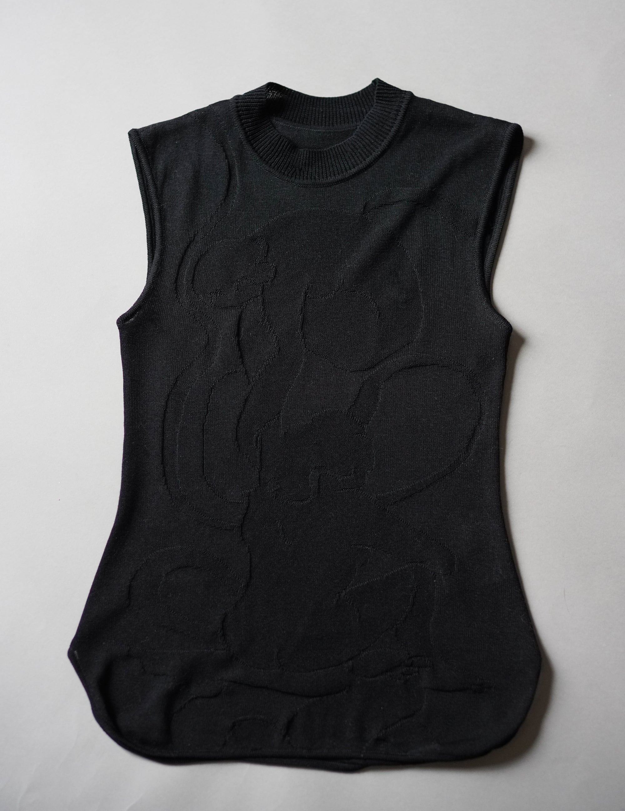 Woman Figure Sleeveless Knitted Top・Black
