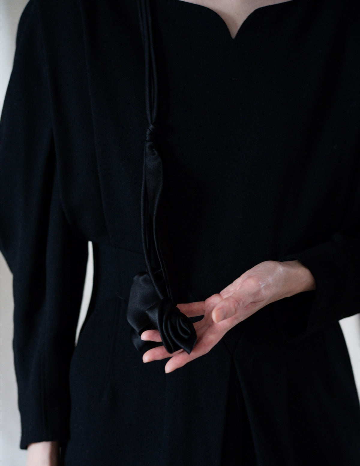 Floral Motif Silk Belt · Black