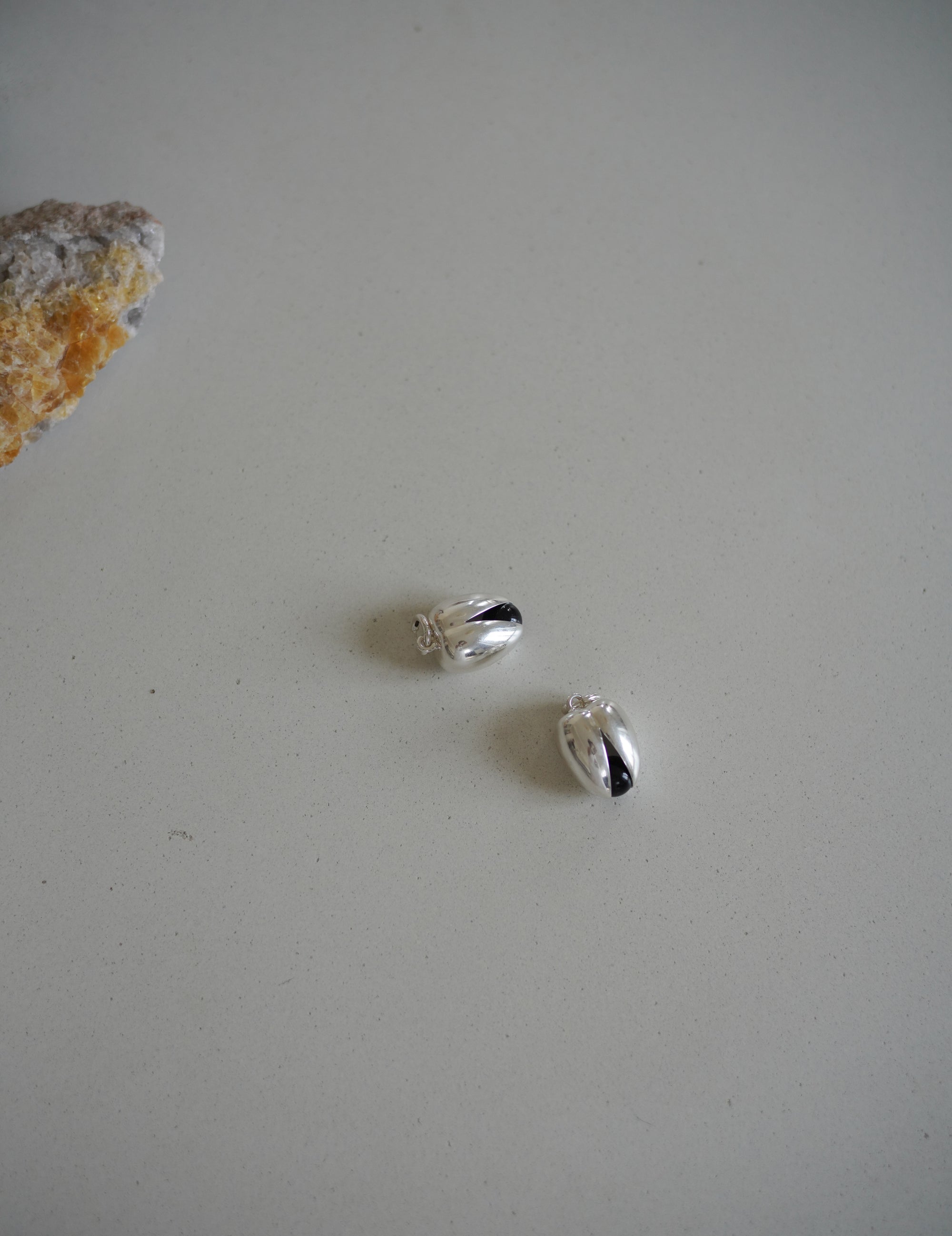 Open Pod Earring - Large - Silver/Black