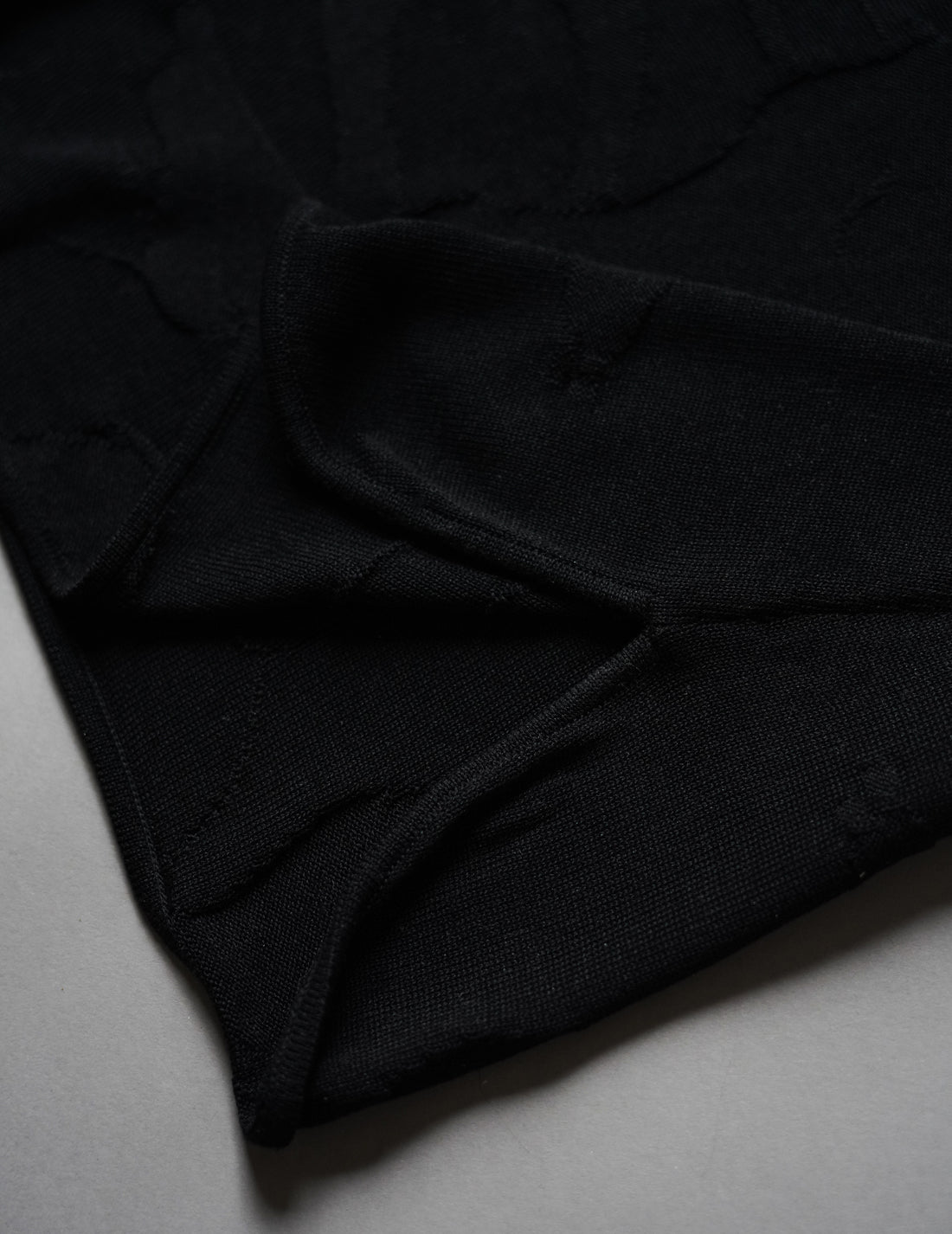 Woman Figure Sleeveless Knitted Top・Black