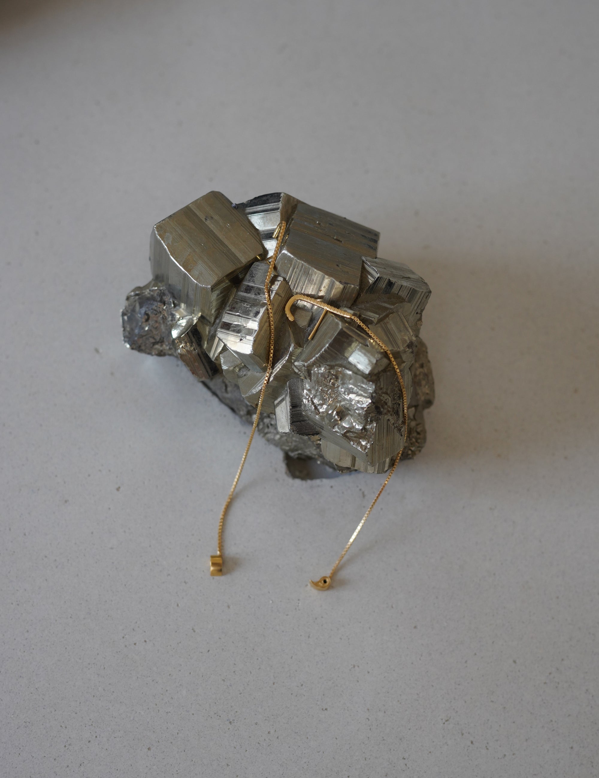 DROP CUFF EARRING - Gold