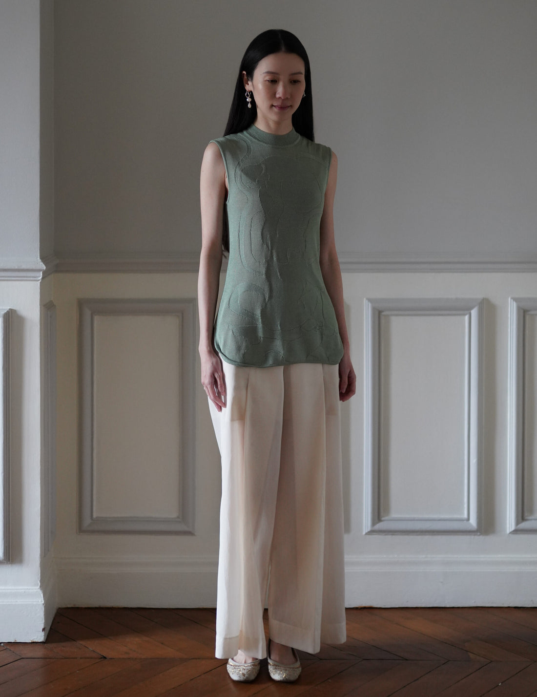 Mame Kurogouchi  |  Woman Figure Sleeveless Knitted Top・Lake Green (Exclusive Color)