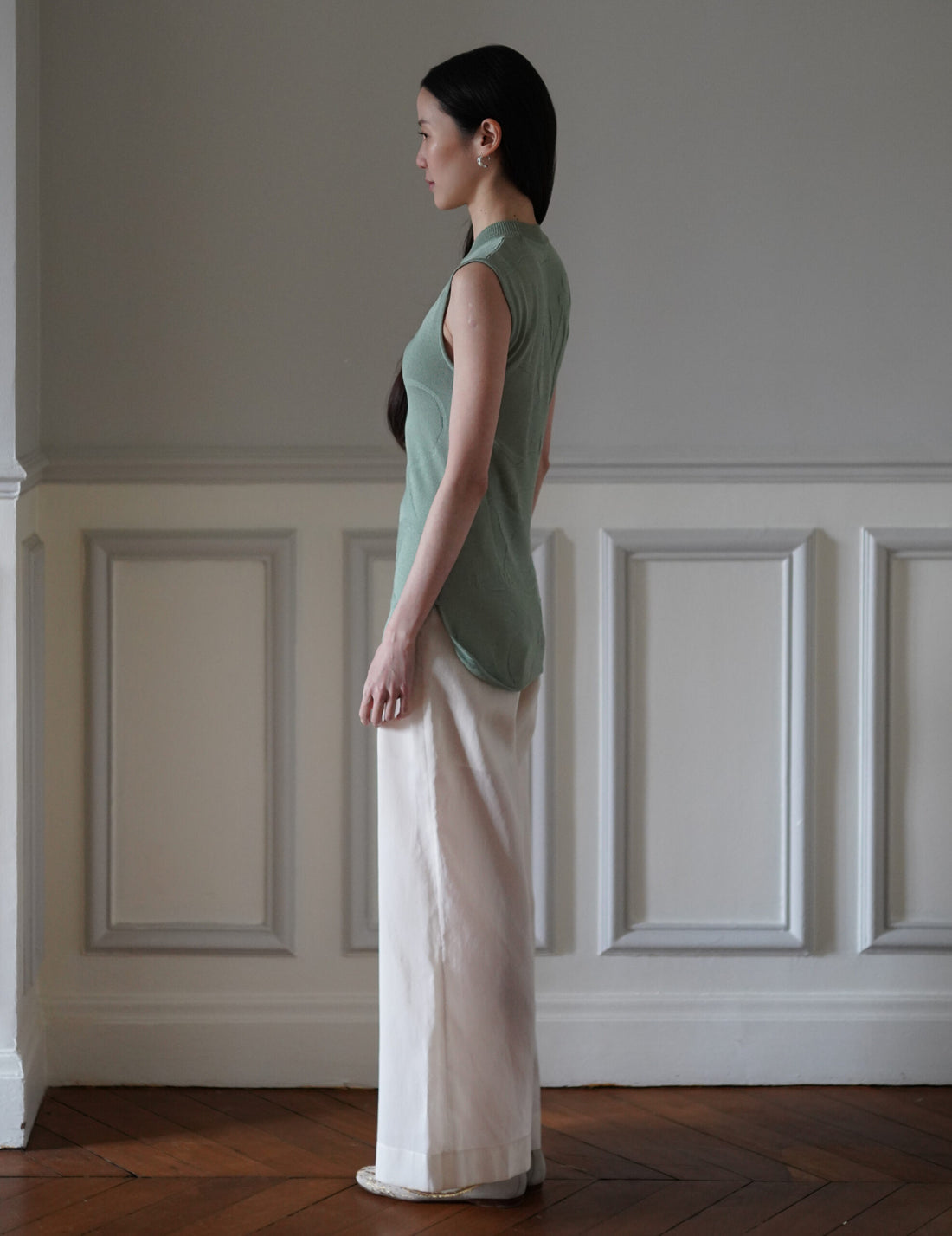 Mame Kurogouchi  |  Woman Figure Sleeveless Knitted Top・Lake Green (Exclusive Color)