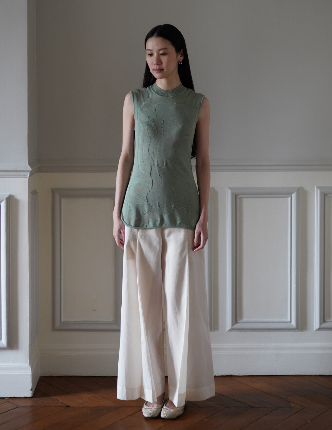 Mame Kurogouchi  |  Woman Figure Sleeveless Knitted Top・Lake Green (Exclusive Color)