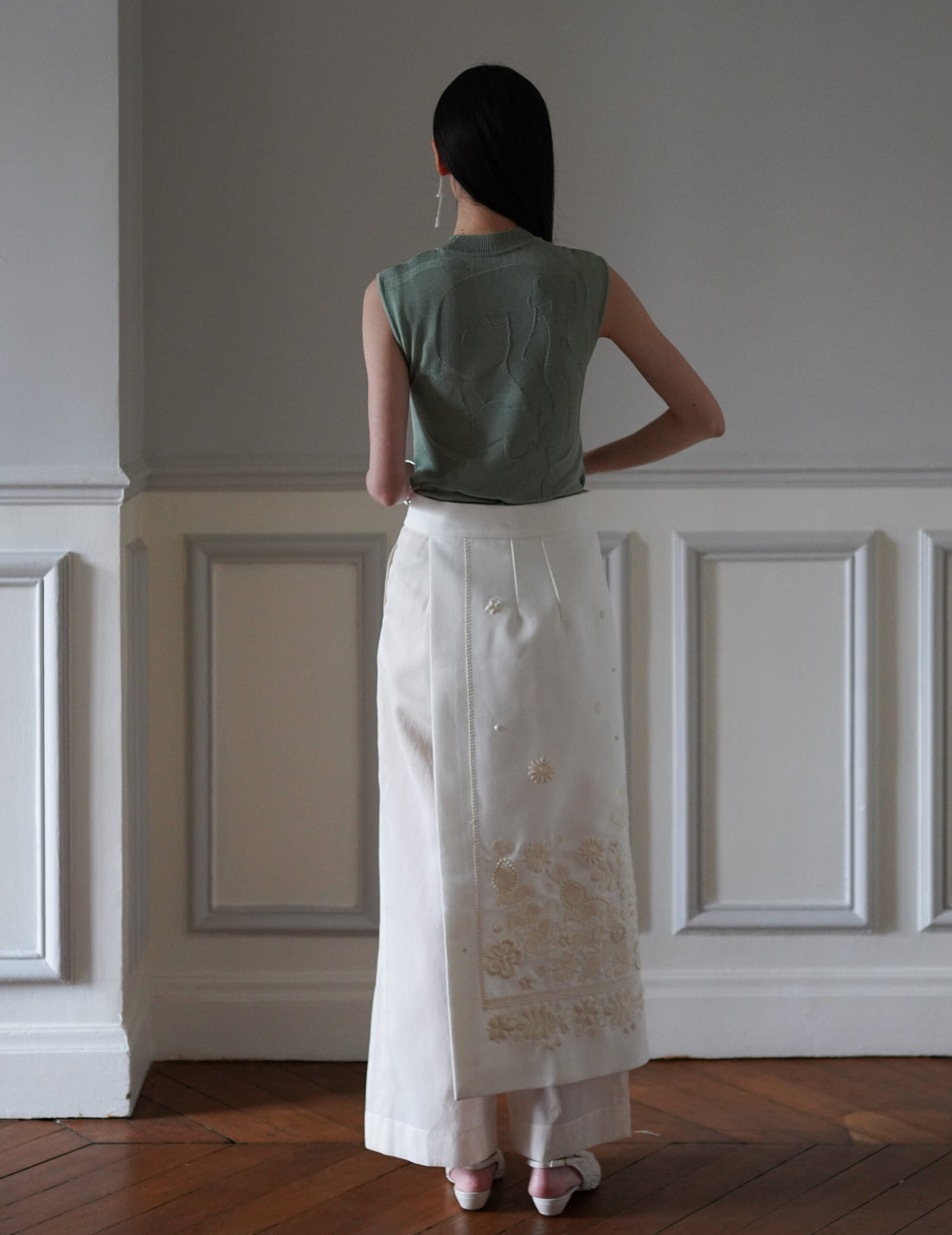 Mame Kurogouchi  |  Woman Figure Sleeveless Knitted Top・Lake Green (Exclusive Color)