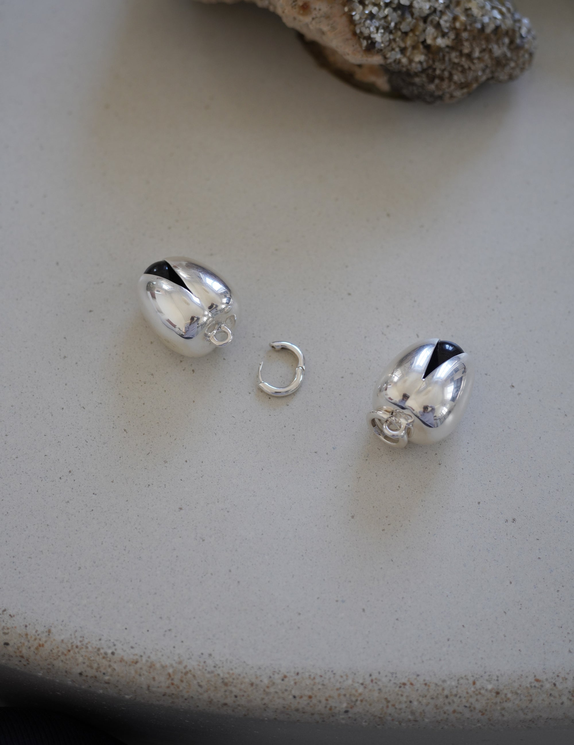 Open Pod Earring - Large - Silver/Black