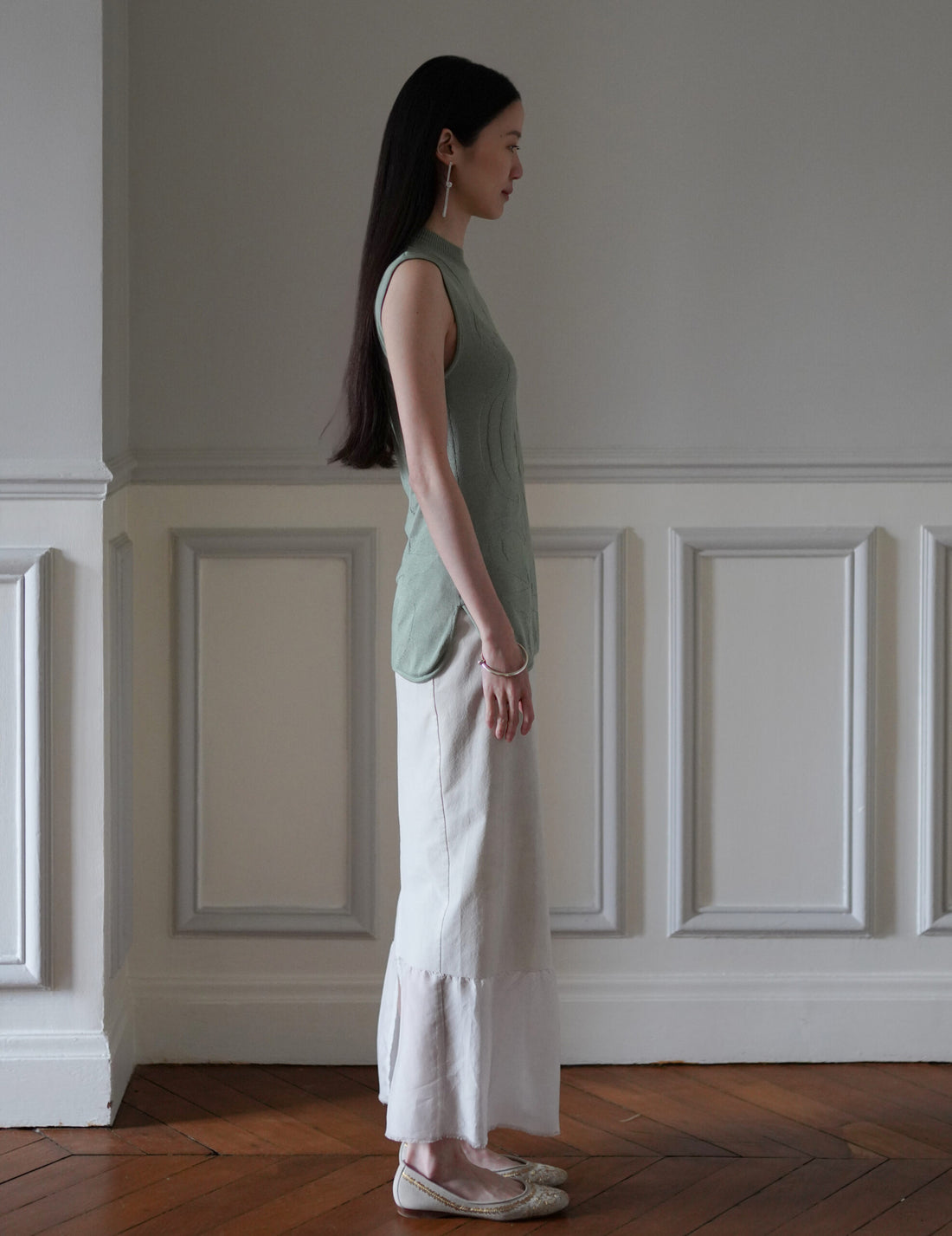 Mame Kurogouchi  |  Woman Figure Sleeveless Knitted Top・Lake Green (Exclusive Color)