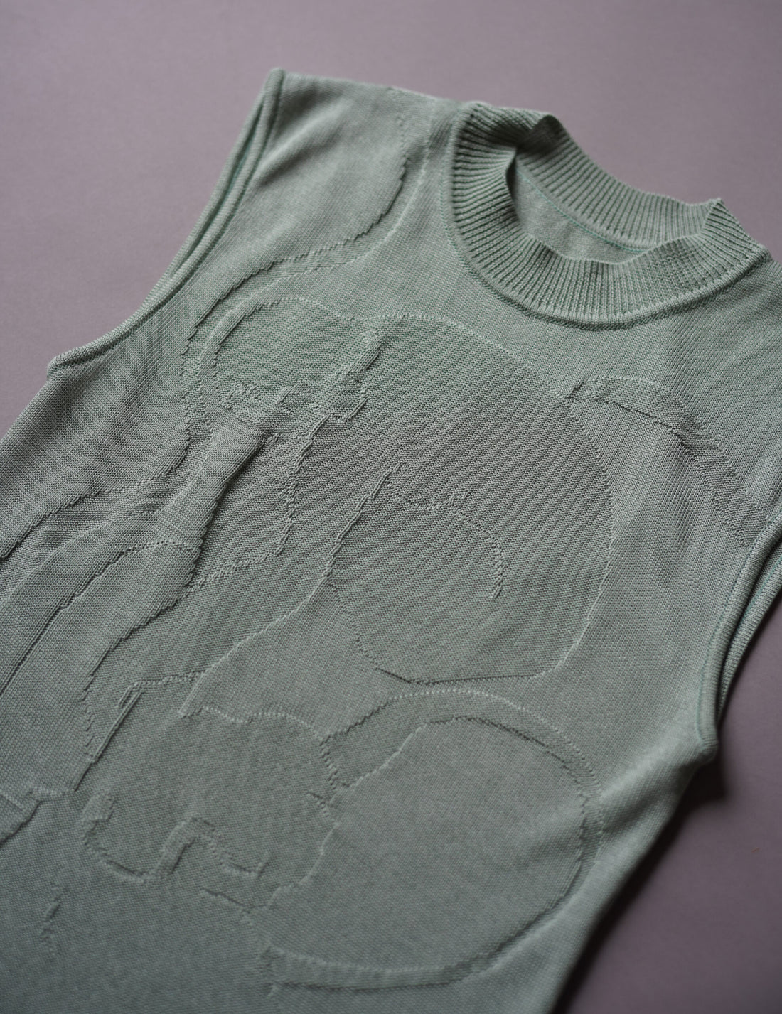 Mame Kurogouchi  |  Woman Figure Sleeveless Knitted Top・Lake Green (Exclusive Color)