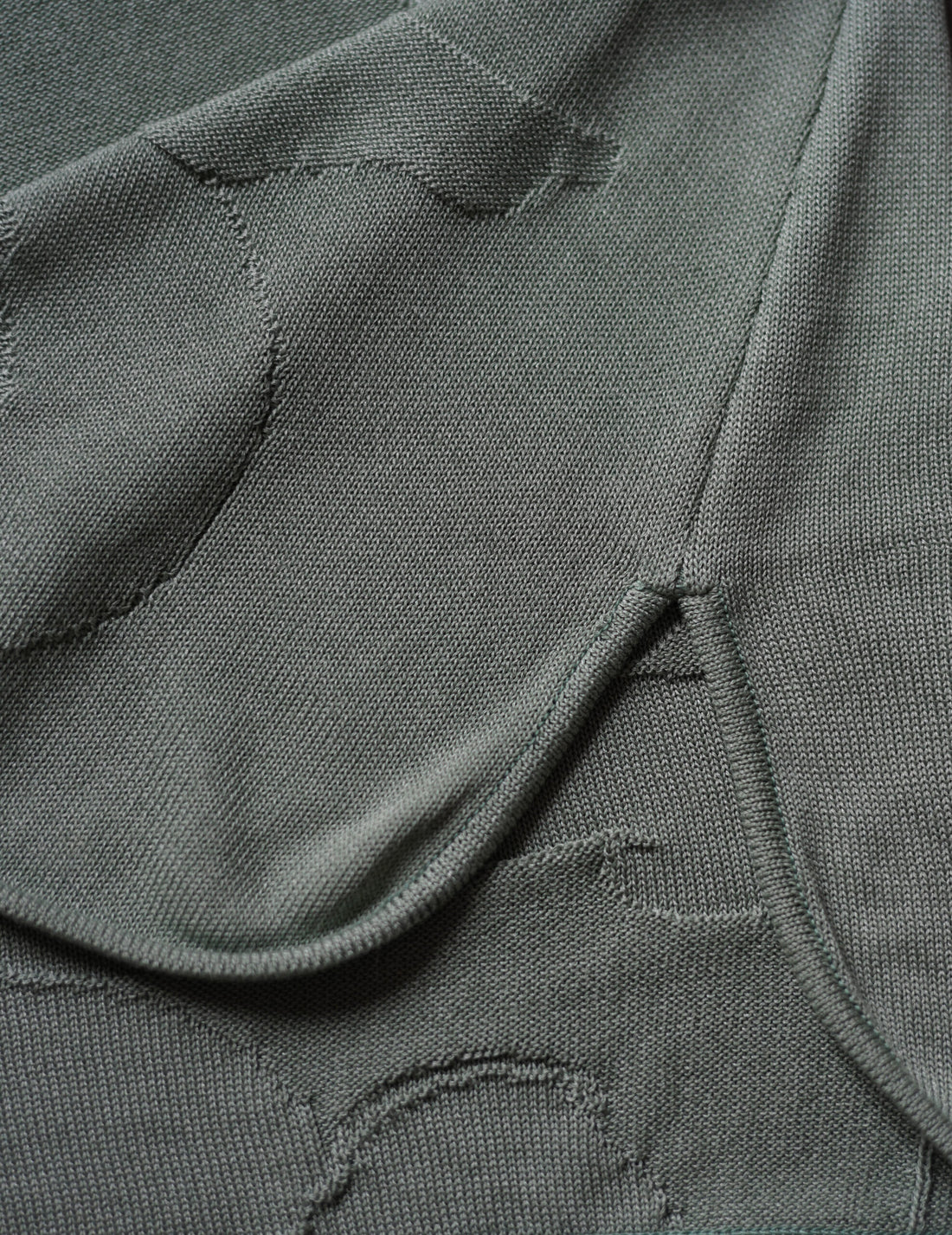 Mame Kurogouchi  |  Woman Figure Sleeveless Knitted Top・Lake Green (Exclusive Color)