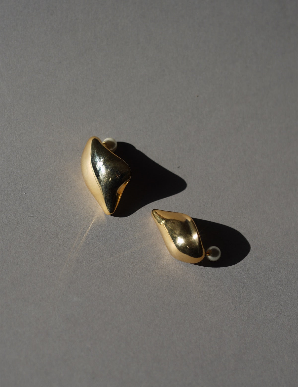 Organic Motif Brass Earrings・Gold