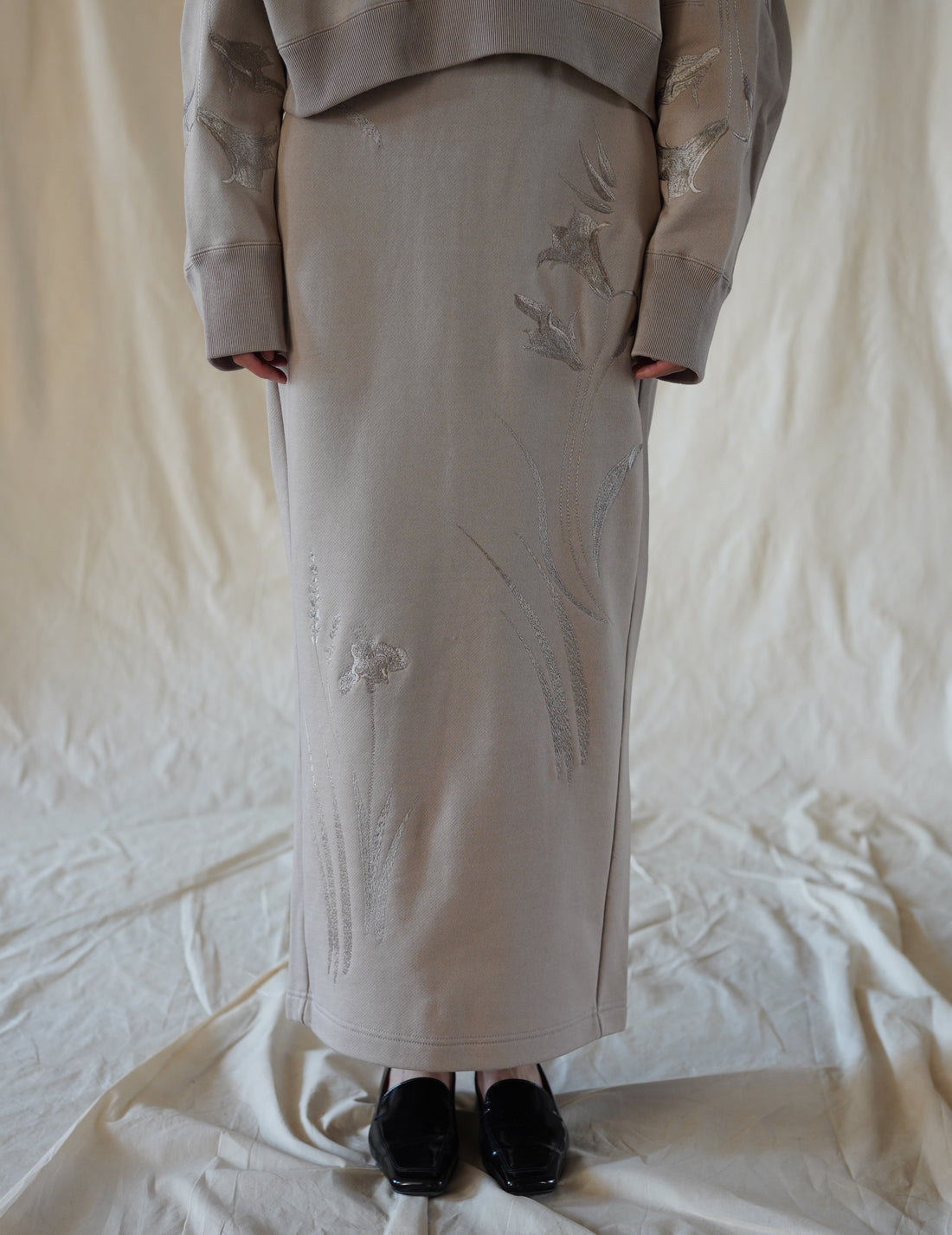 Mame Kurogouchi | Floral Motif Embroidered Sweater Skirt · Beige