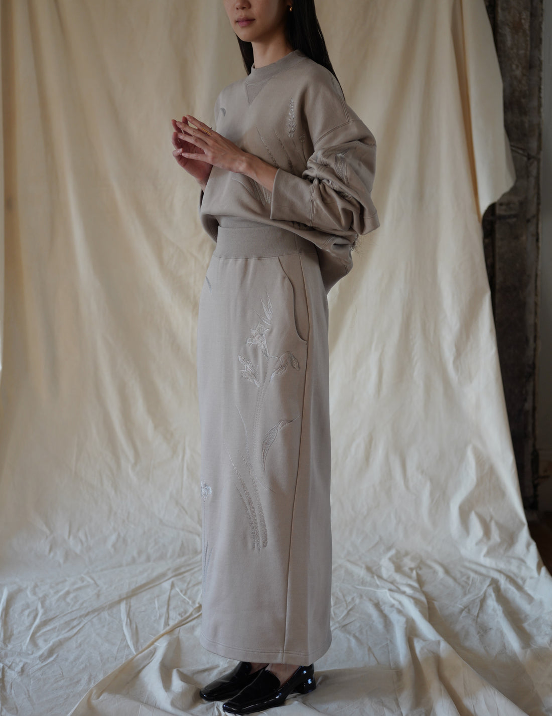 Mame Kurogouchi | Floral Motif Embroidered Sweater Skirt · Beige