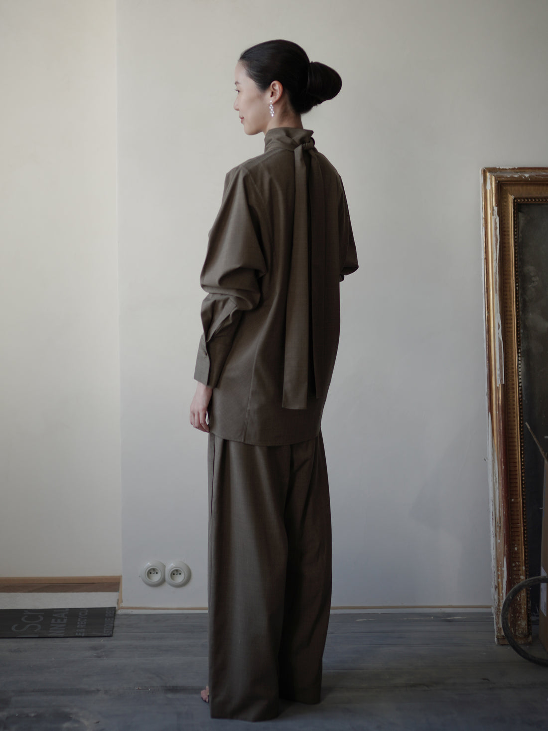 Wool Tie-Neck Shirt・Brown