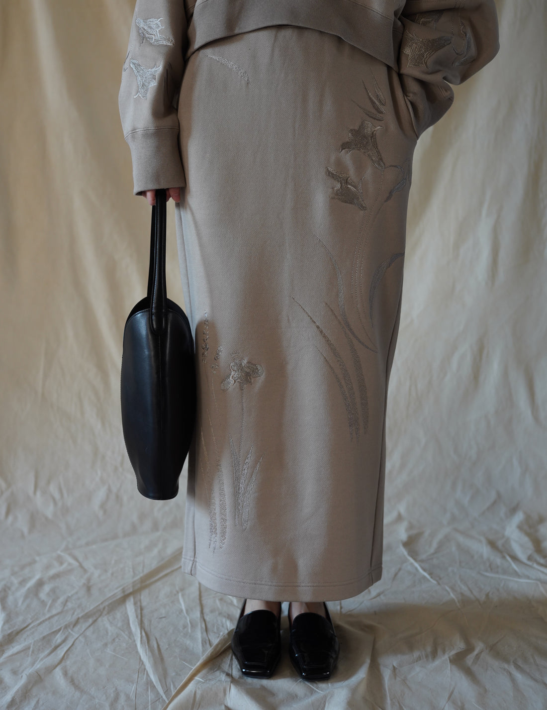 Mame Kurogouchi | Floral Motif Embroidered Sweater Skirt · Beige