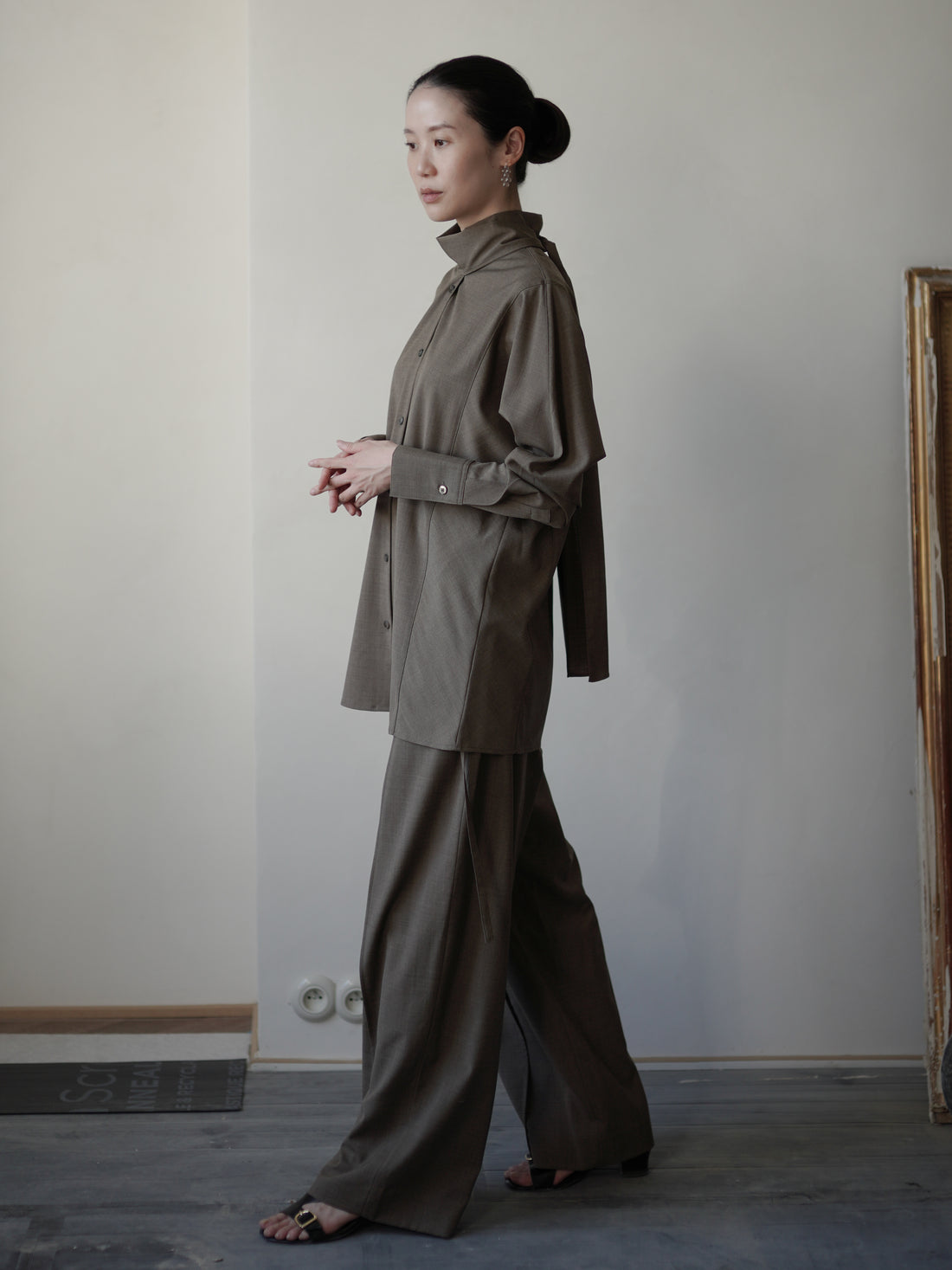 Wool Tie-Neck Shirt・Brown