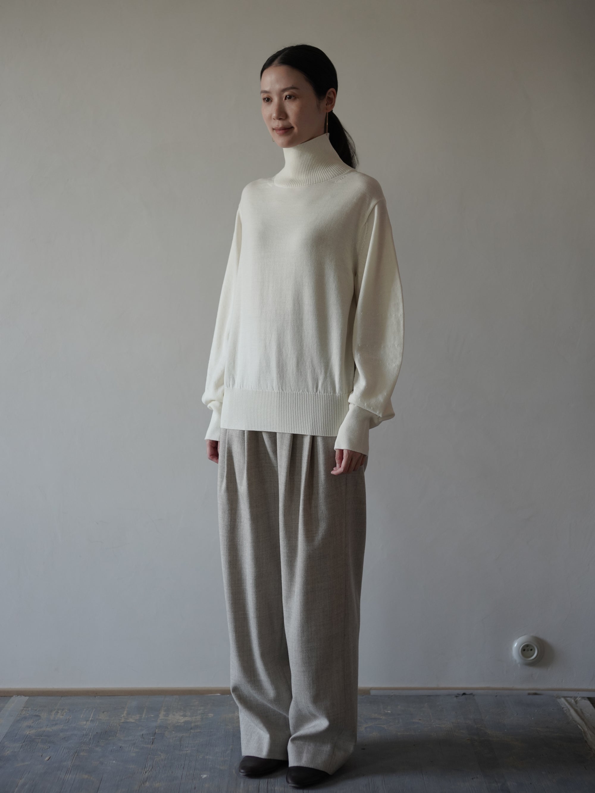 UNSHRINKABLE WOOL High Neck Knit Top・Ecru