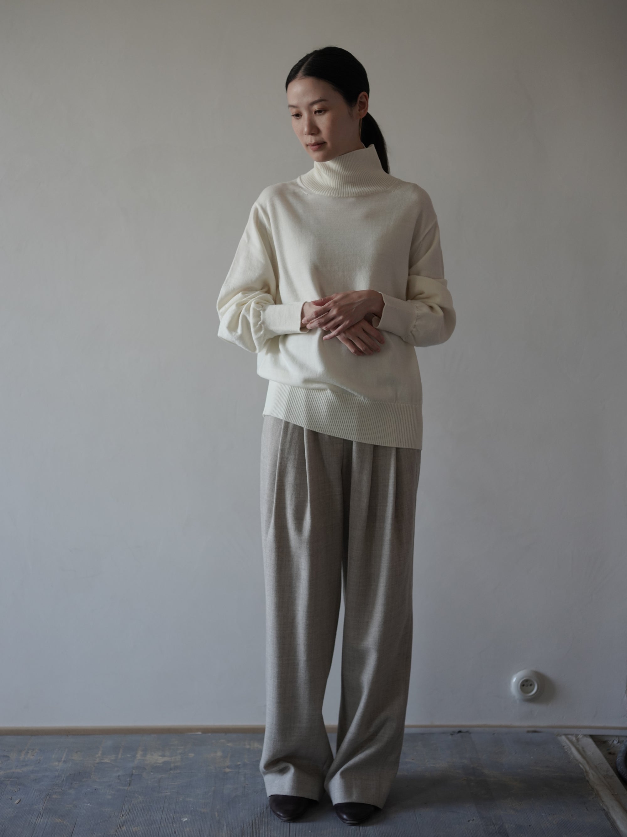 UNSHRINKABLE WOOL High Neck Knit Top・Ecru