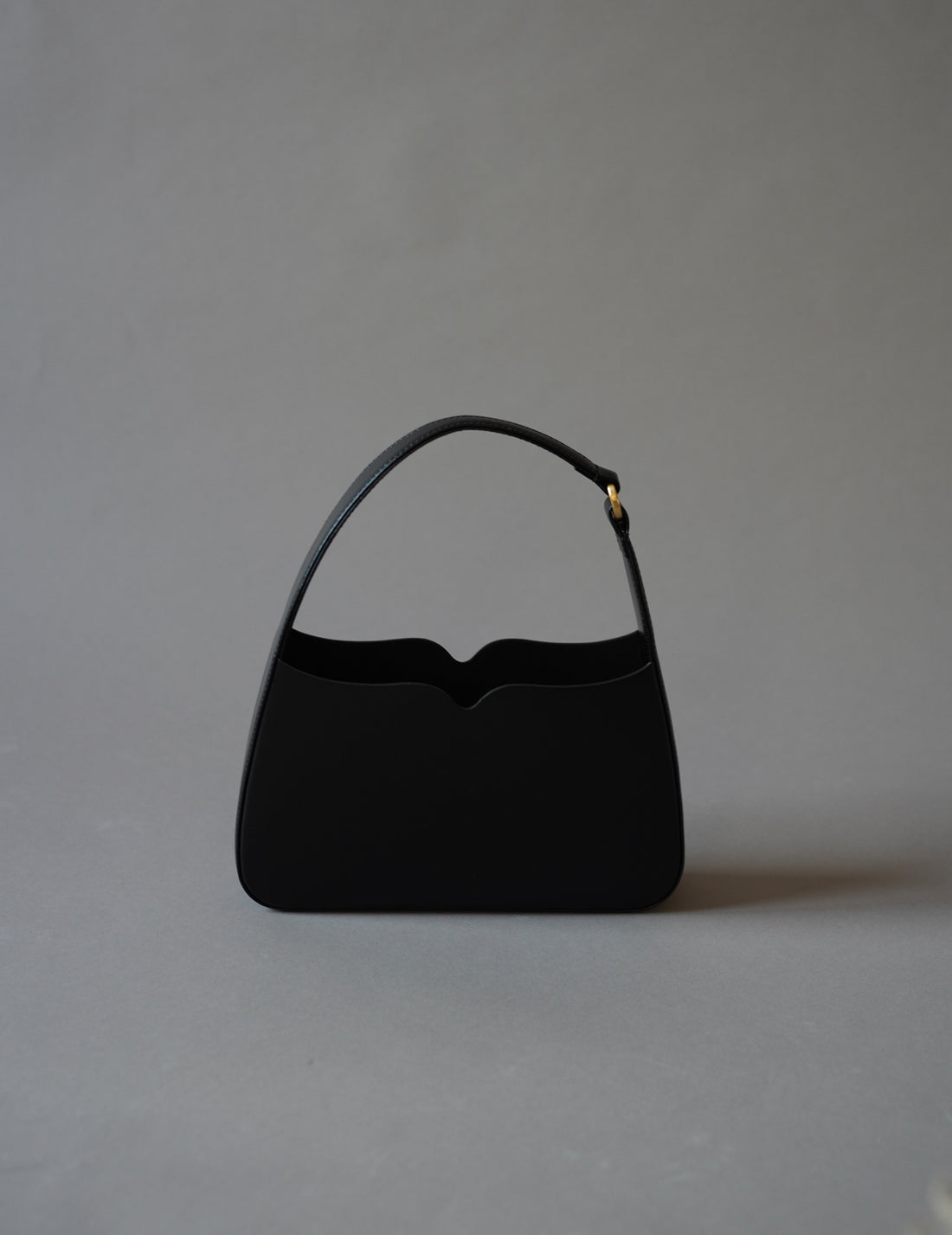 Mame Kurogouchi | Cow Leather Handbag · Black