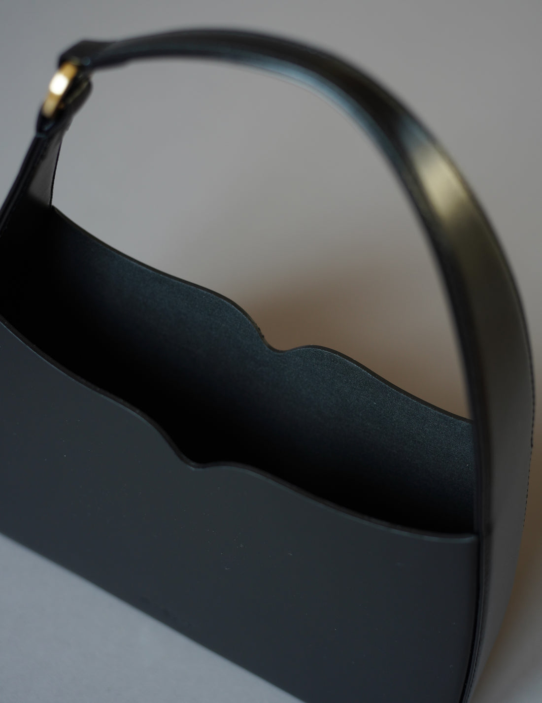 Mame Kurogouchi | Cow Leather Handbag · Black