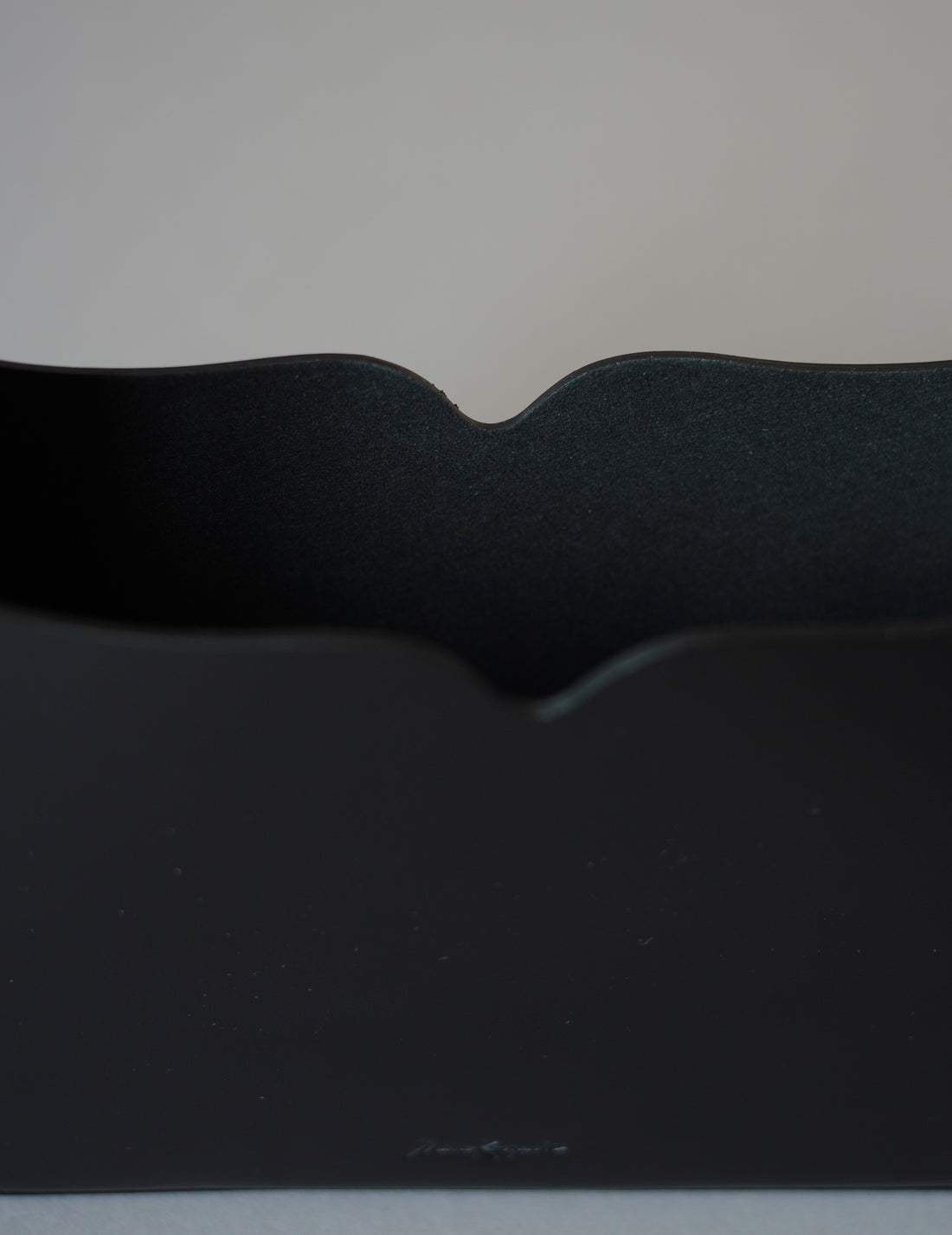 Mame Kurogouchi | Cow Leather Handbag · Black