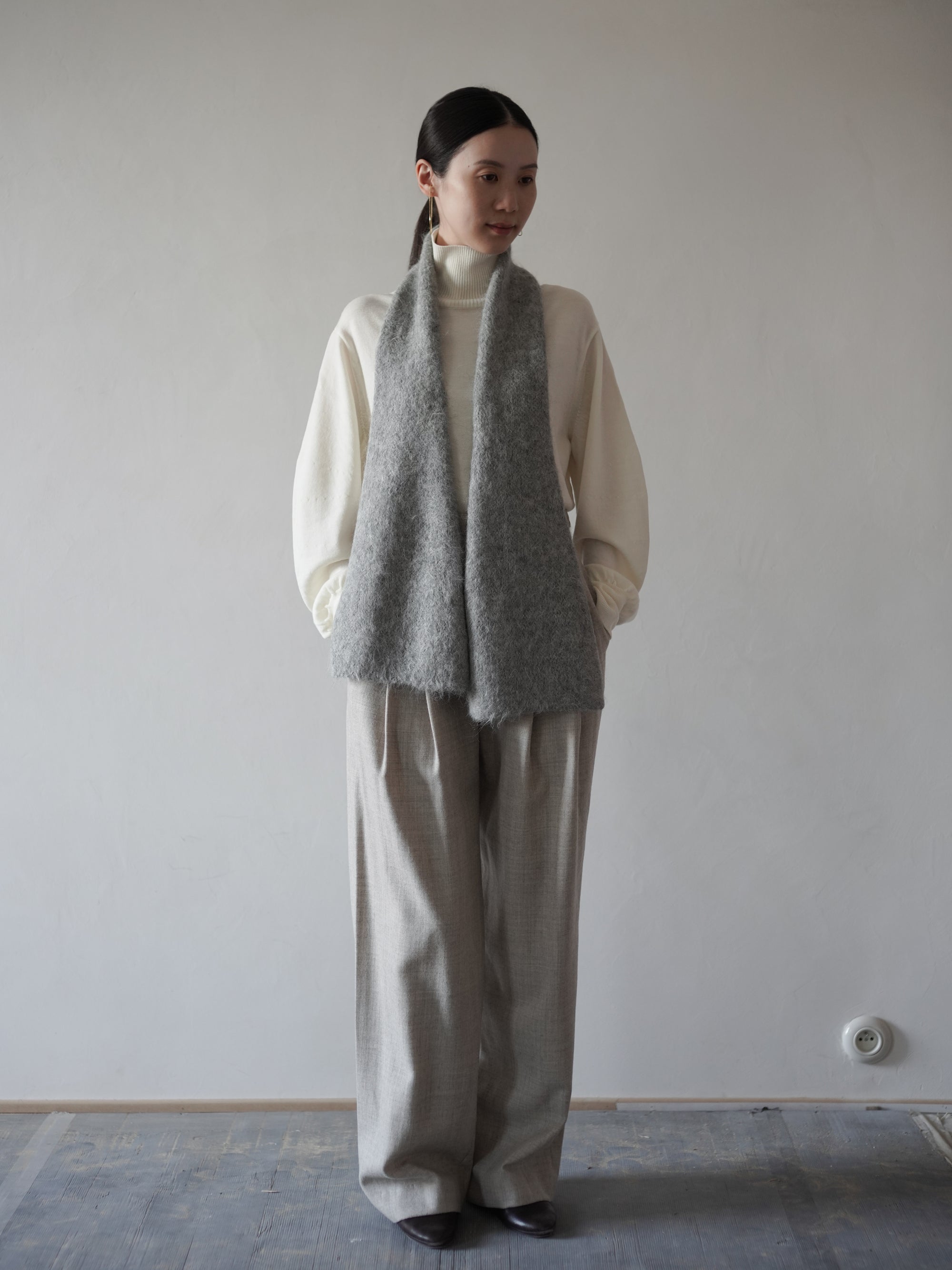 Alpaca Knitted Flared Scarf・Light Gray
