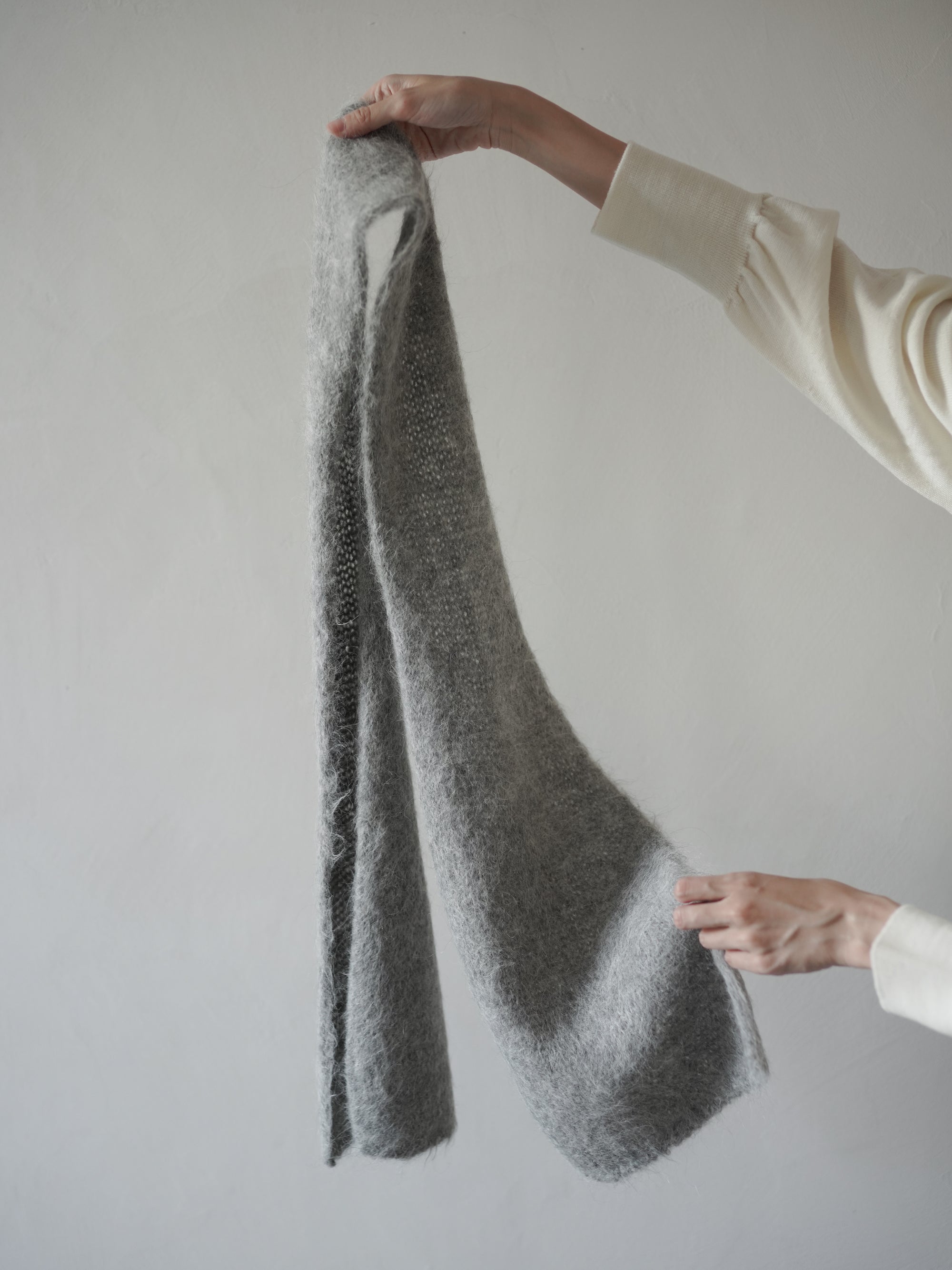 Alpaca Knitted Flared Scarf・Light Gray