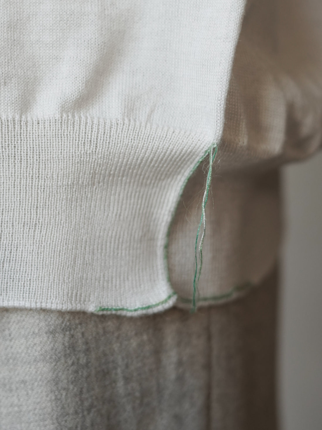 18-Gauge Merino Essential Crewneck・White
